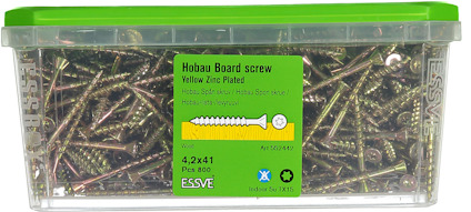 Transparent plastlåda med gula zinkpläterade Hobau Board-skruvar, etikett med produktinformation från märket ESSVE.