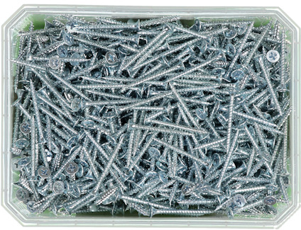 En låda fylld med många silverfärgade skruvar med platt huvud.