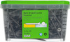 Plastlåda med svarta gipsskruvar, etikett: "Hard Drywall screw Phosphated, 3.9 x 45, Pcs 900".
