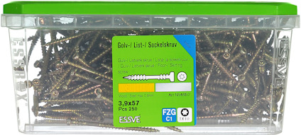 Skruvar i plastlåda med grönt lock, etikett med texten "Golv/List/Sockelskruv", innehåller 250 st, mått 3.9x57.