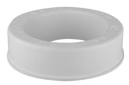 Grå plastmanschett med text och perforeringar runt kanten.