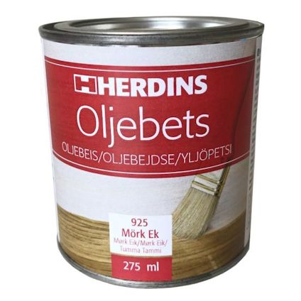 Burk med Herdins oljebets i nyansen Mörk Ek, etikett på flera språk och penselillustration.