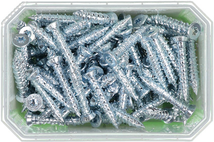 Rektangulär plastlåda fylld med metallskruvar.