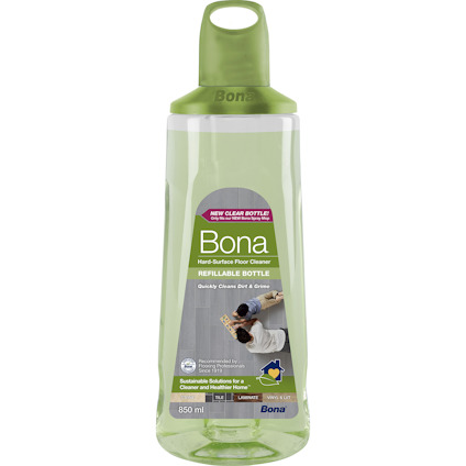 Grön flaska Bona rengöringsmedel för hårda golv, 850 ml, med text: "Quickly Clean Dirt & Grime".