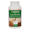 Plastflaska med etikett med texten "Herdins Lackbets", "722 Teak", "300 ml" och bild på pensel.