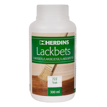 Plastflaska med etikett med texten "Herdins Lackbets", "722 Teak", "300 ml" och bild på pensel.