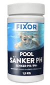 Vit behållare med etikett "Fixor Pool Sänker PH", bild av en simmande person. Volym: 1,5 kg.