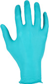 Blå engångshandske av gummi, fem fingrar, mot vit bakgrund.