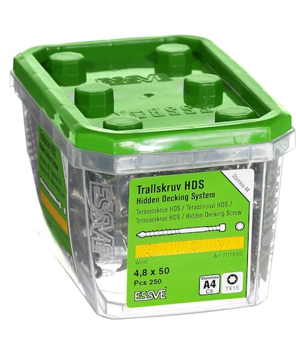 Transparent plastbehållare med grönt lock, innehållande 250 trallskruvar, märkta "ESSVE, 4.8 x 50, Hidden Decking System".