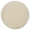 Rund, beige fårullspad för polering med sydd kant.