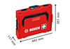 Röd Bosch verktygslåda med vit logotyp och grönt första hjälpen-kors, mått: 442x117x357 mm.
