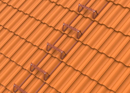 Bruna takpannor med monterad takstege i metall.