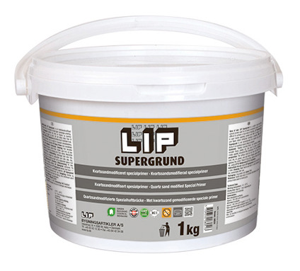 Hink med LIP Supergrund, 1 kg. Försedd med etiketter på flera språk och ett bärhandtag på locket.