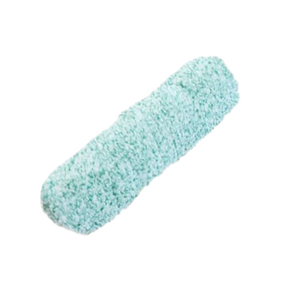 Grön mikrofiberrulle med luddig textur på vit bakgrund.