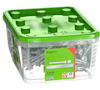 En transparent plastbehållare med grönt lock, fylld med 250 vingskruvar, märkning: "Vingskruv 4,8x65".