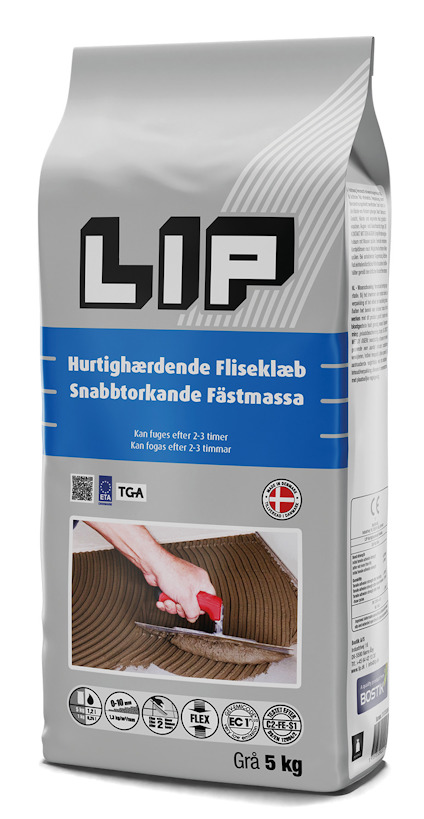 Förpackning av LIP snabbhärdande fästmassa, 5 kg, grå, med en bild på en hand som applicerar fästmassa.