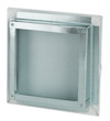 Fyrkantig glasblock med metallram och transparenta kanter.