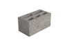 Rektangulär grå betongblock med tre avlånga hål.
